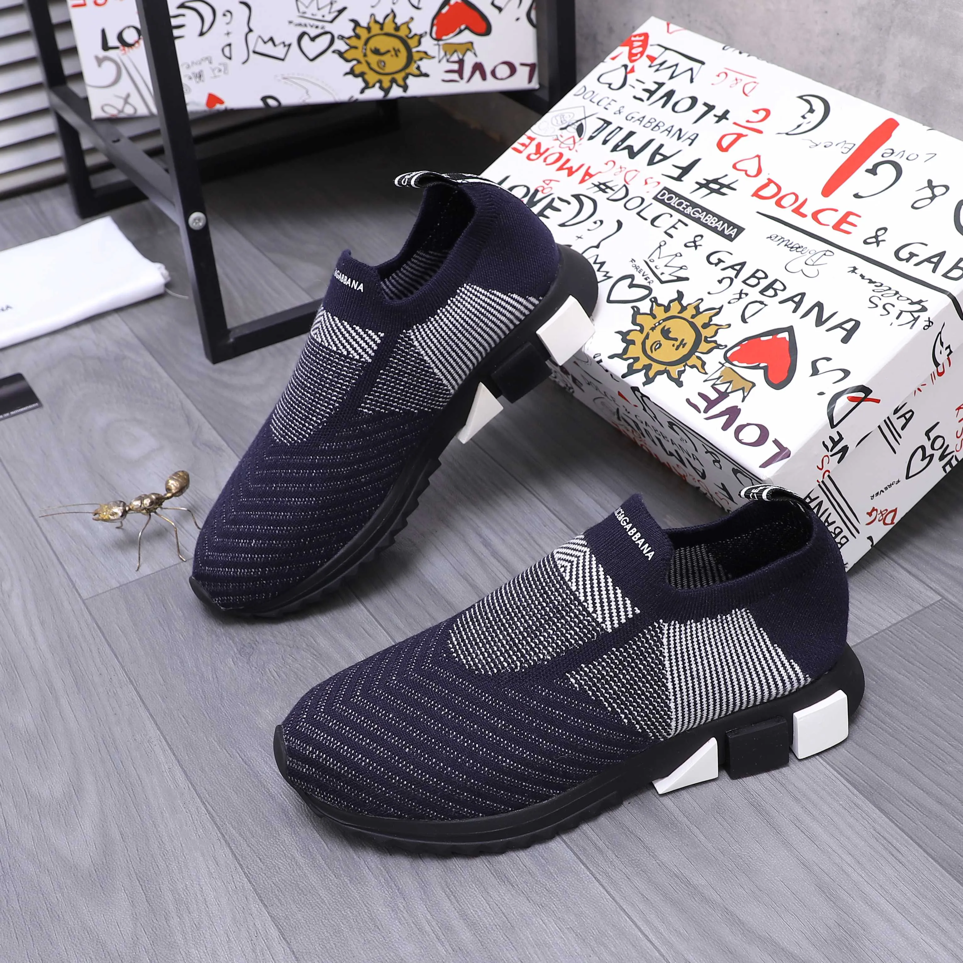 Men's shoes 💰p360 Product trademark: DG (Dolce & Gabbana) casual shoes for couples. Regular size: 36-46 (45.46 is custom-made and non-refundable) Product materials: Selected fly-knit breathable upper, cowhide insole, rubber outsole